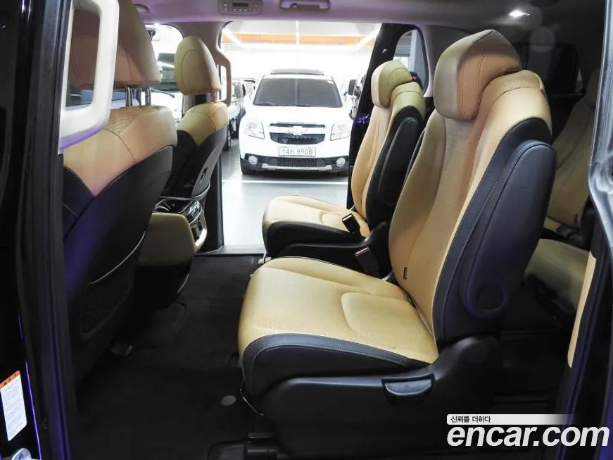 Kia Carnival — фото 10