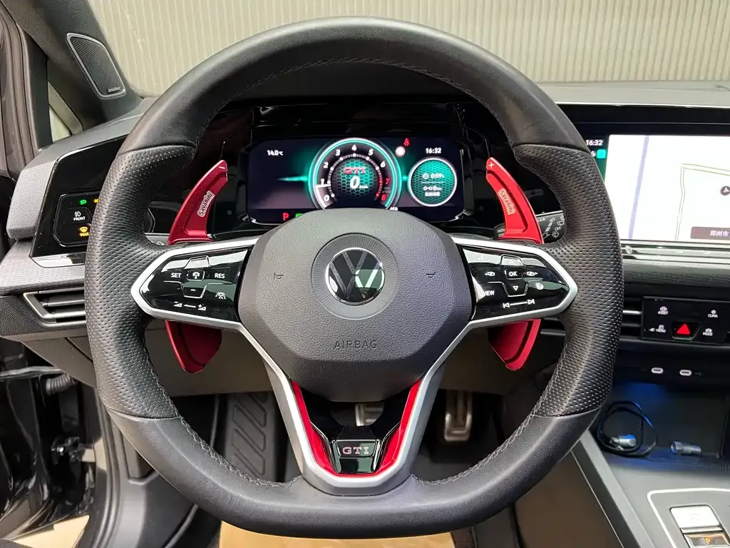 Volkswagen Golf GTI — фото 3