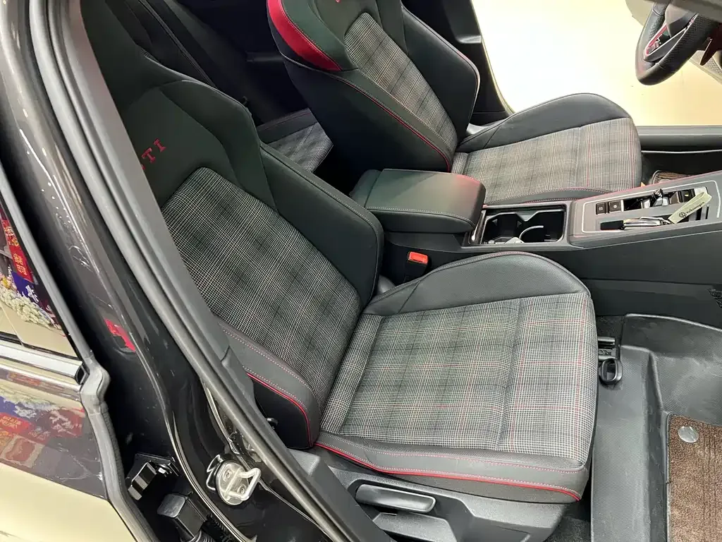 Volkswagen Golf GTI — фото 4