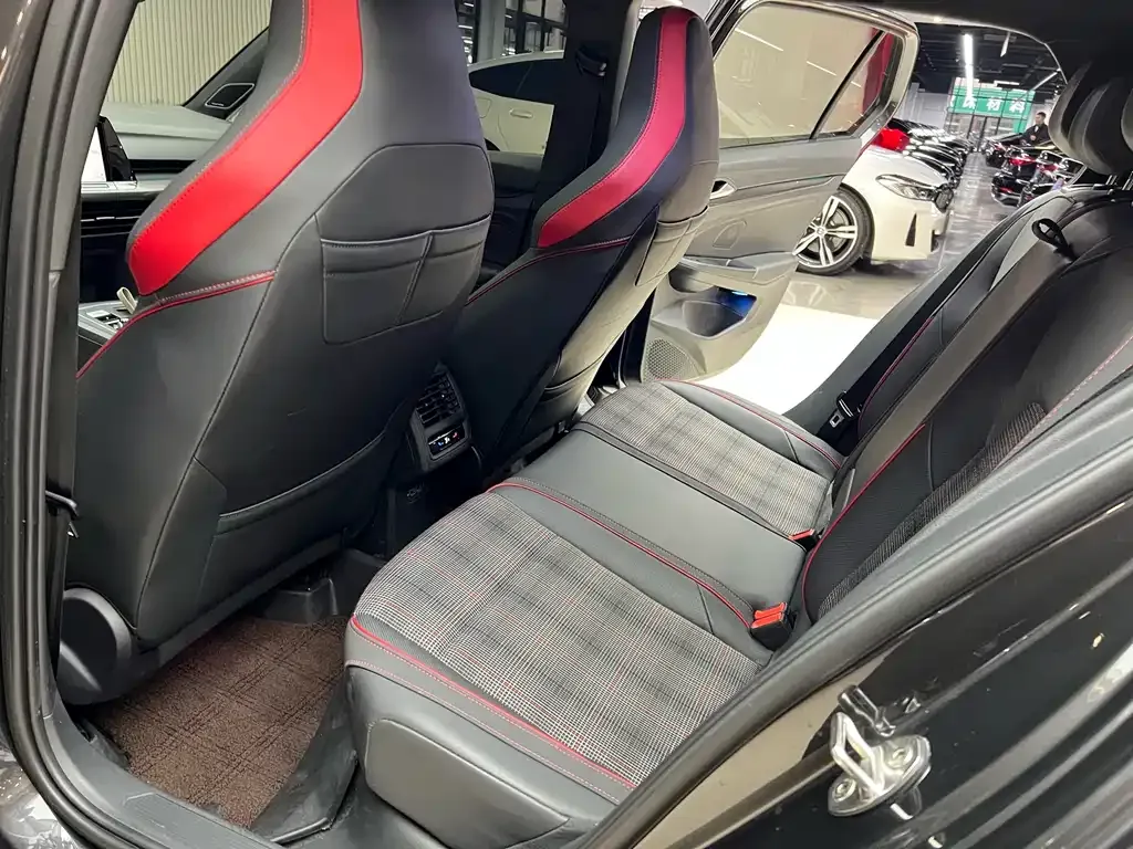 Volkswagen Golf GTI — фото 7