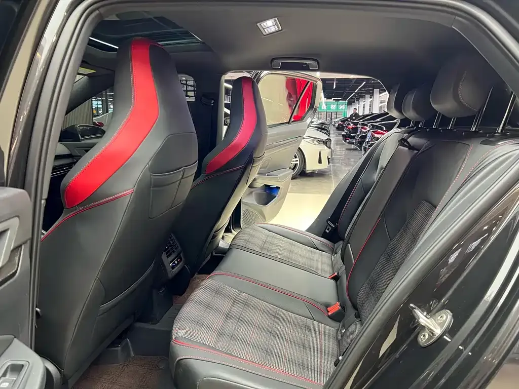 Volkswagen Golf GTI — фото 9