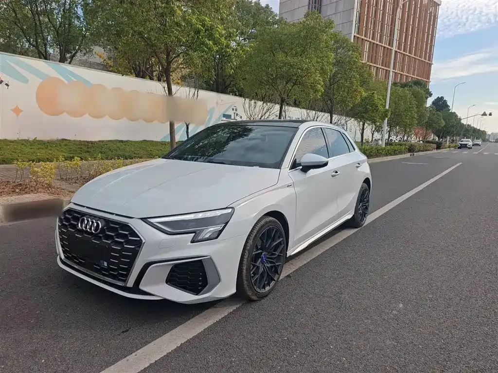 Audi A3 — фото 1