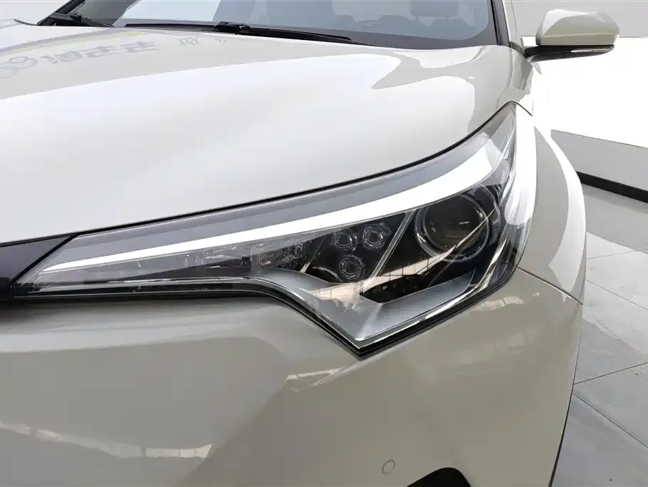 Toyota C-HR — фото 4