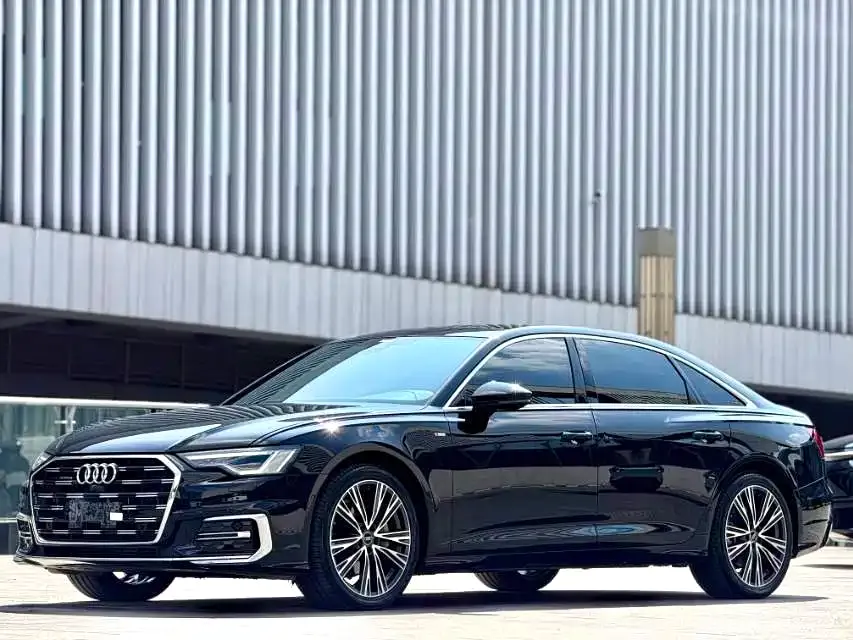 Audi A6L — фото 1