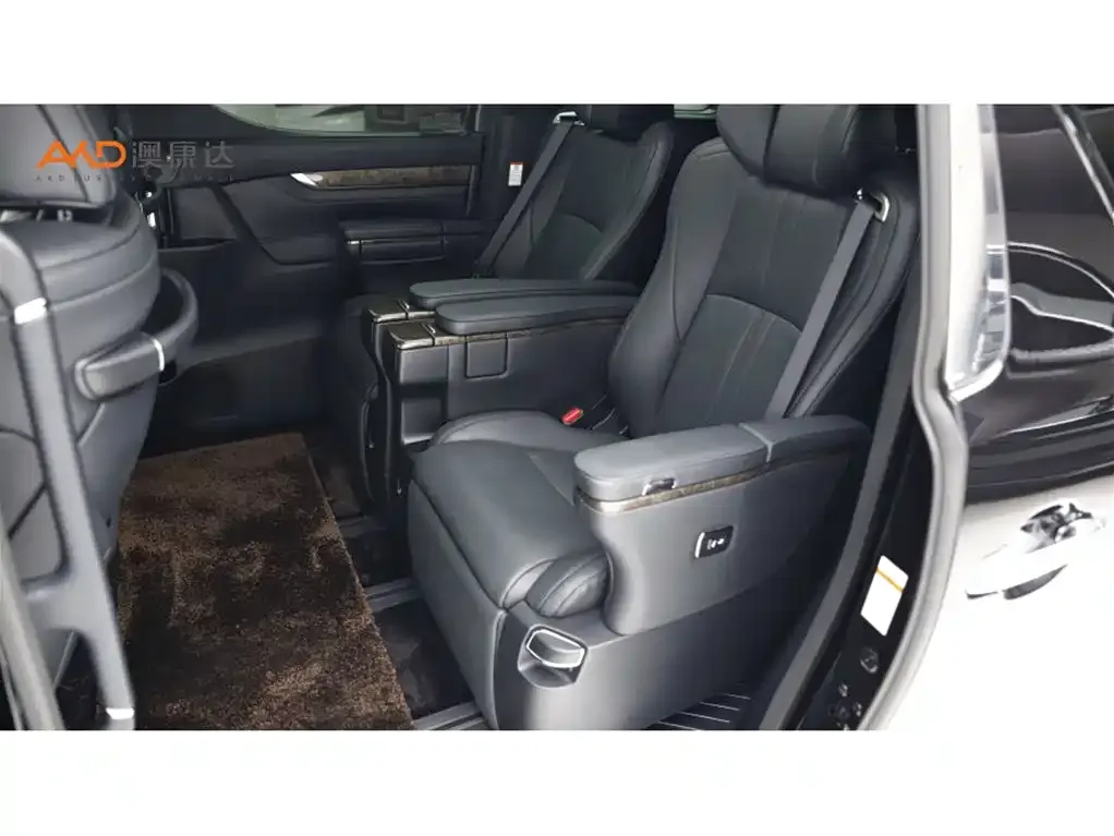 Toyota Alphard — фото 7