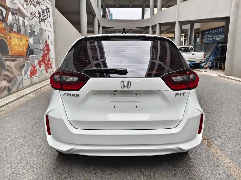 Honda Fit — фото 8