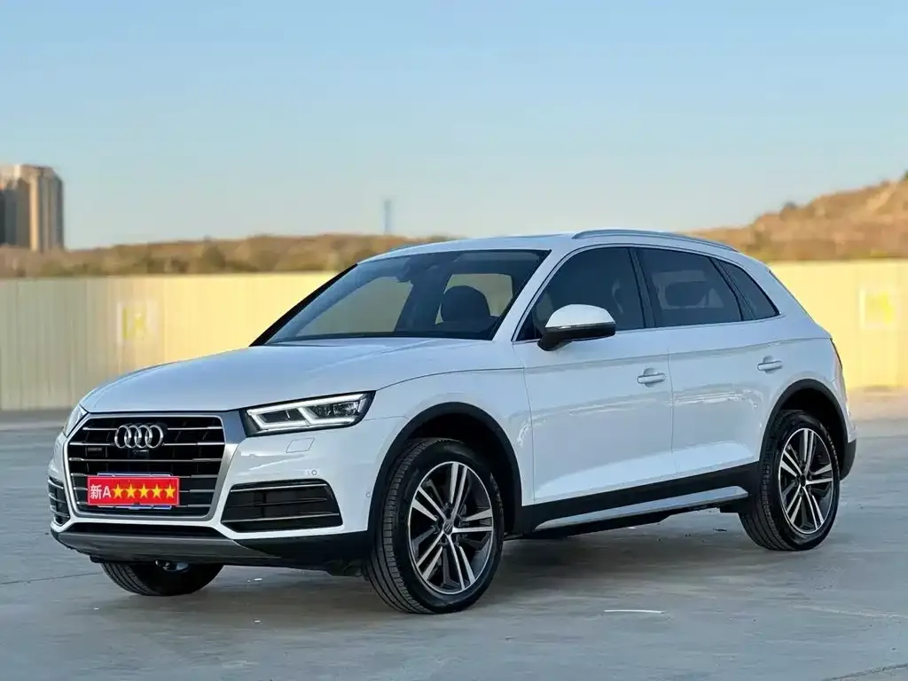 Audi Q5L — фото 1