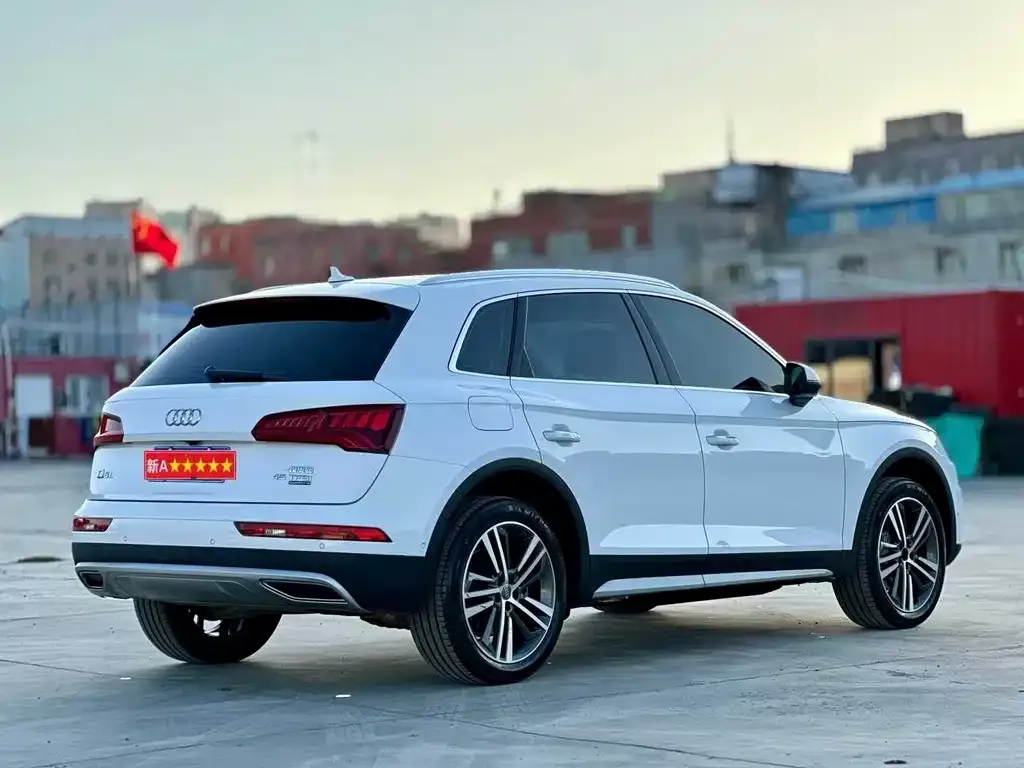 Audi Q5L — фото 9