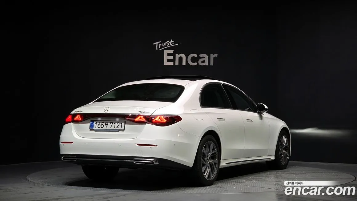 Mercedes-Benz E-Class — фото 2