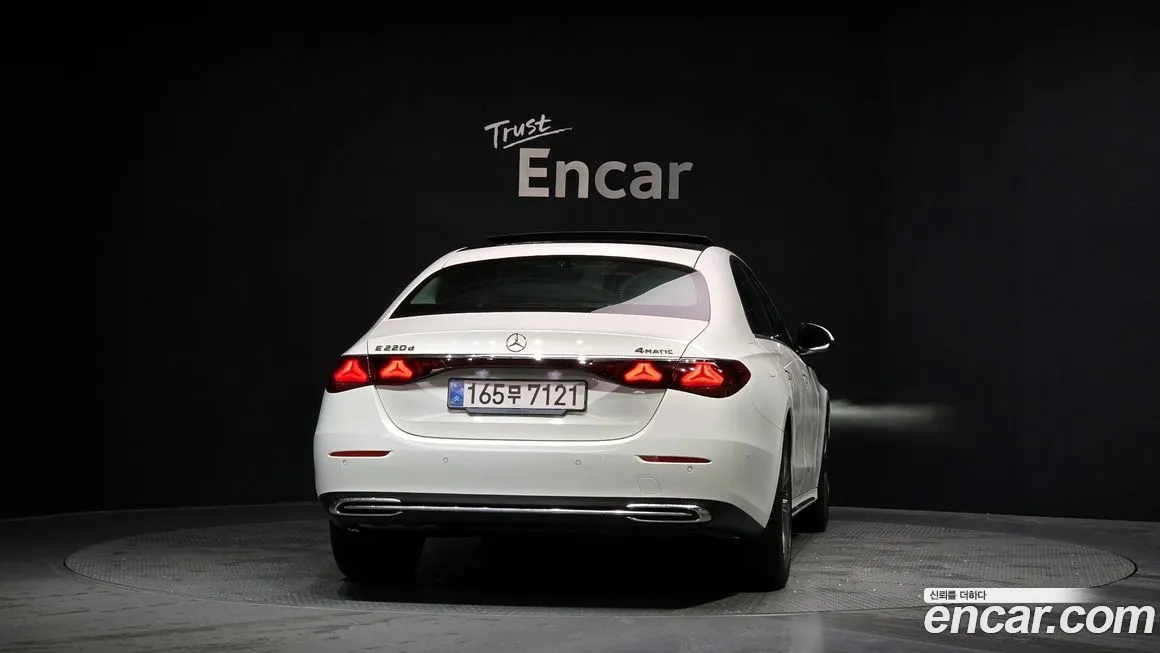 Mercedes-Benz E-Class — фото 4