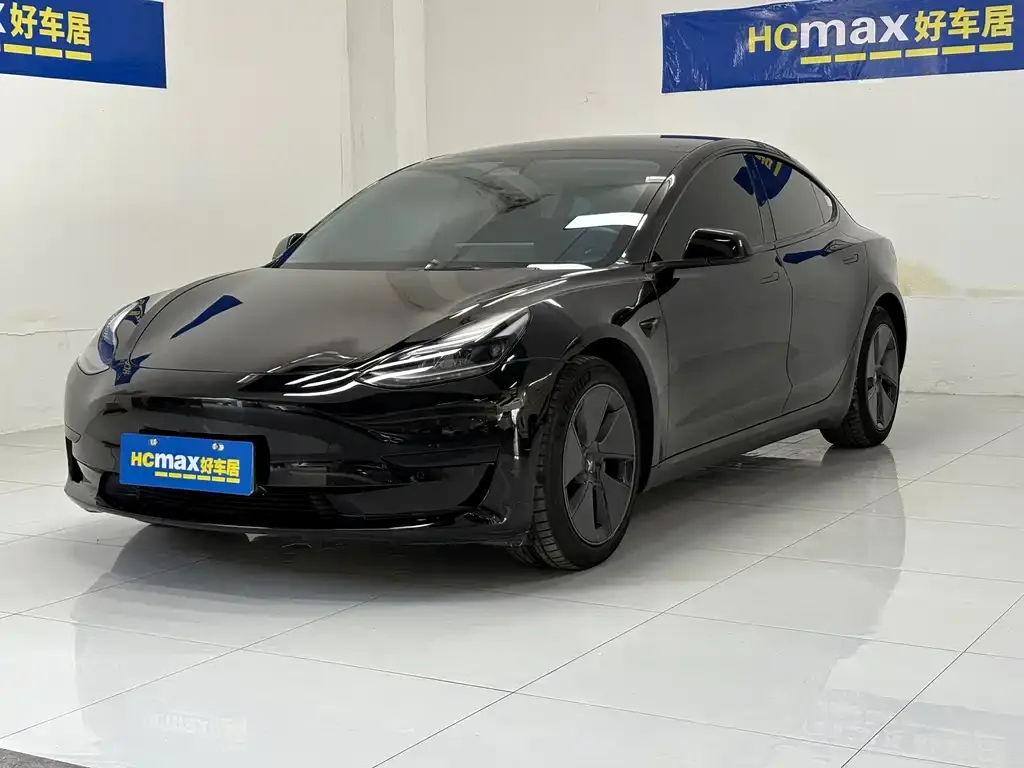 Tesla Model 3 — фото 1