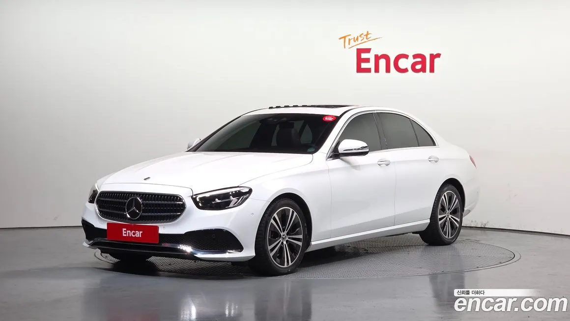 Mercedes-Benz E-Class — фото 1