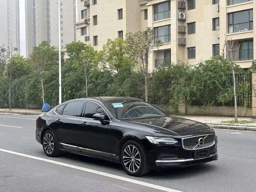 Volvo S90 — фото 1