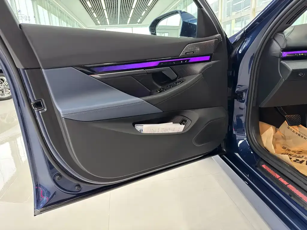 BMW i5 — фото 9