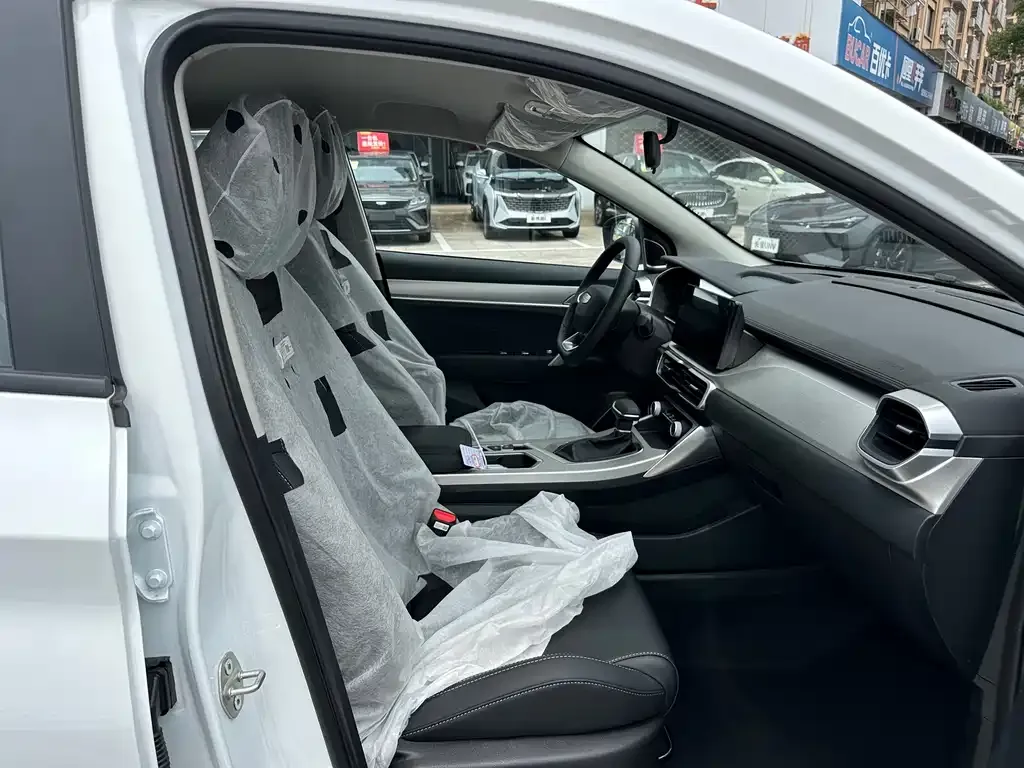 Geely Binyue — фото 10