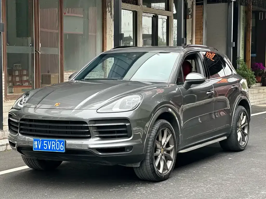 Porsche Cayenne — фото 1