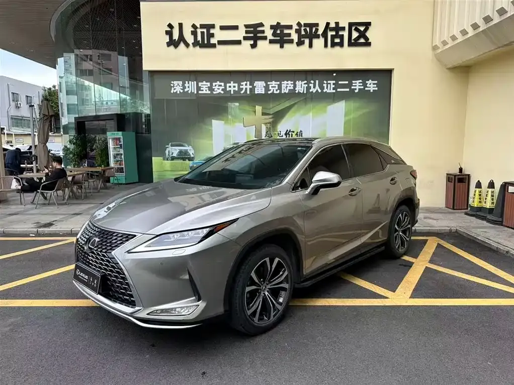 Lexus RX — фото 1