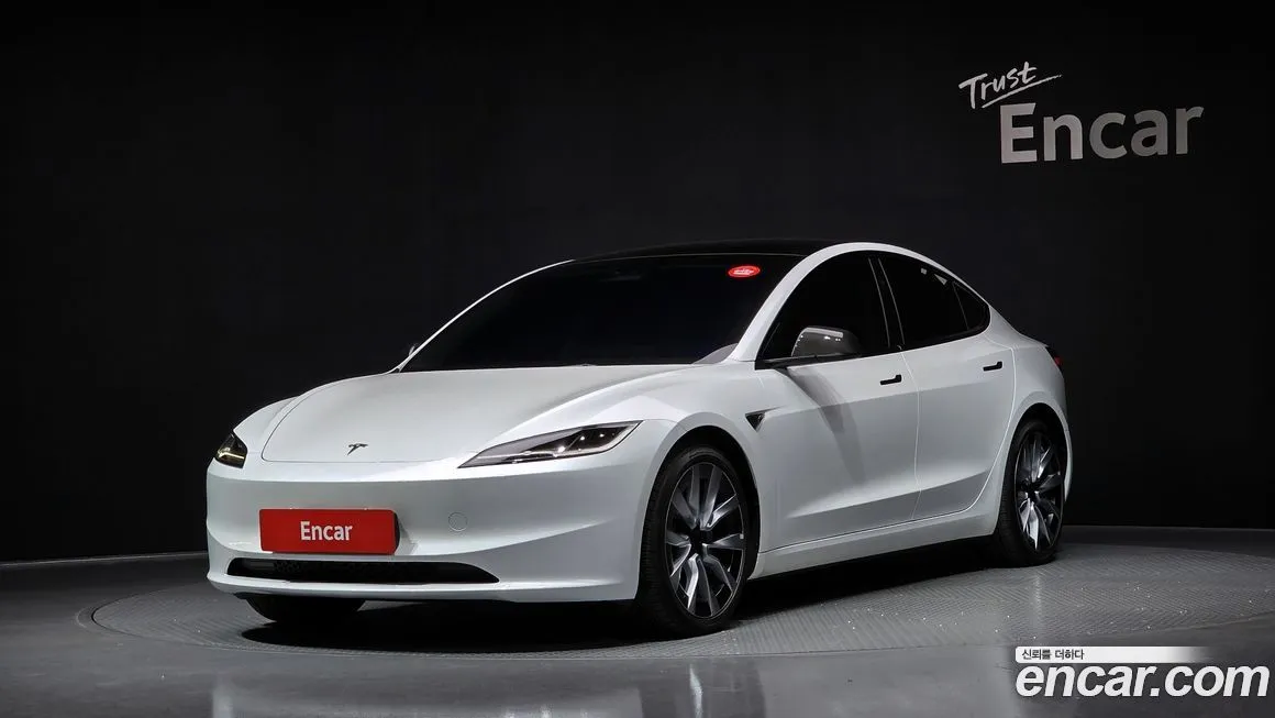 Tesla Model 3 — фото 1