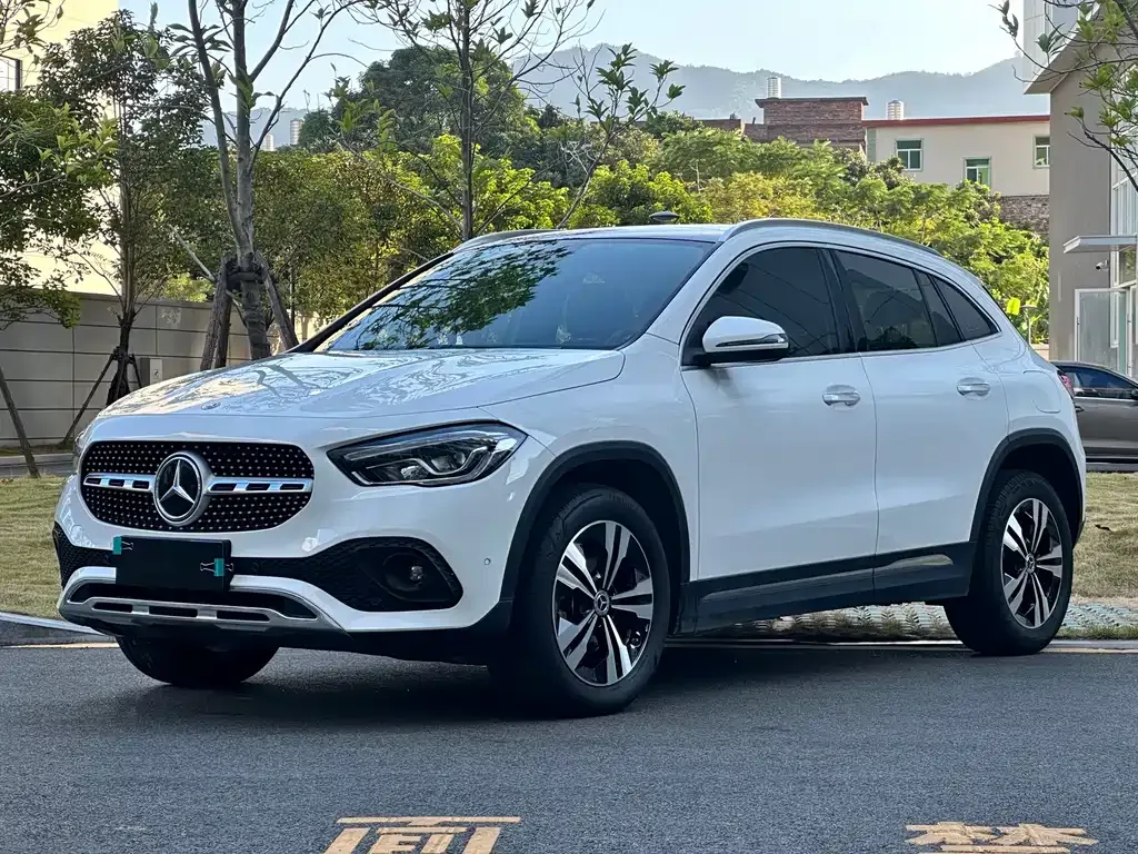 Mercedes-Benz GLA — фото 1