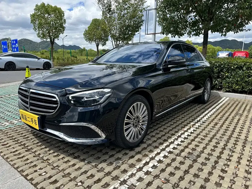 Mercedes-Benz E-Class — фото 1