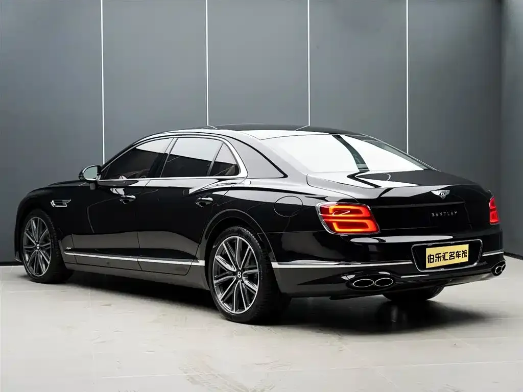 Bentley Flying Spur PHEV — фото 4
