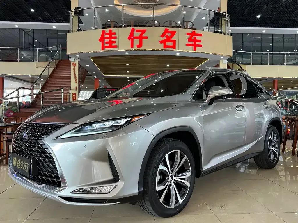 Lexus RX — фото 1