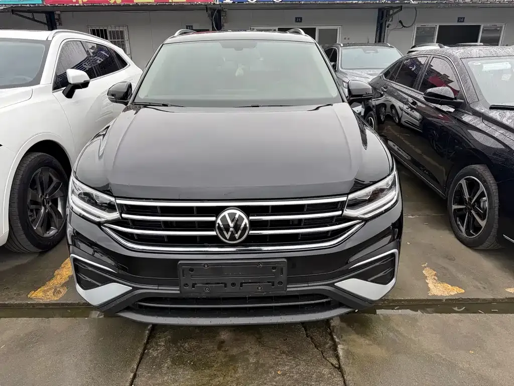 Volkswagen Tiguan L — фото 2