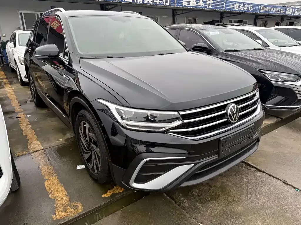 Volkswagen Tiguan L — фото 3