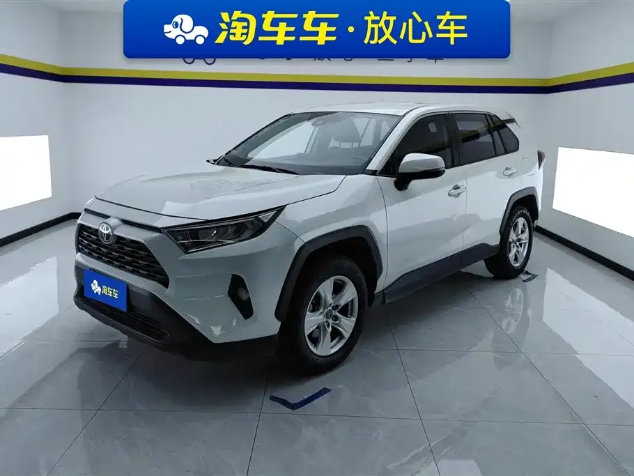 Toyota RAV4 — фото 1
