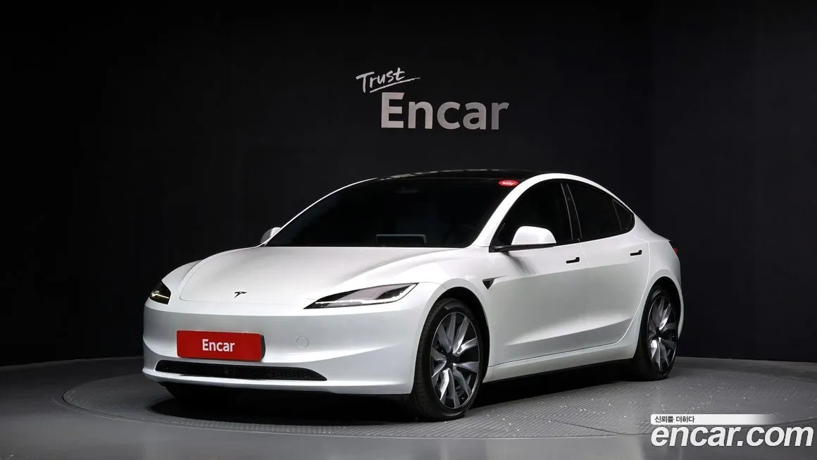 Tesla Model 3 — фото 1
