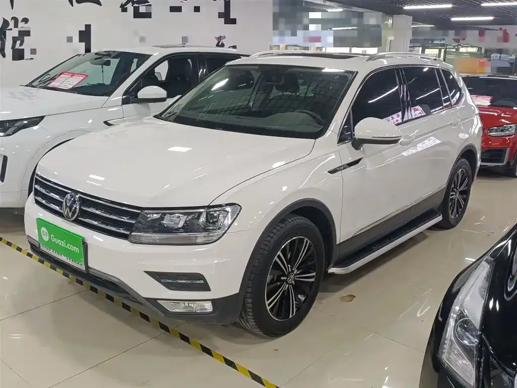 Volkswagen Tiguan L — фото 1