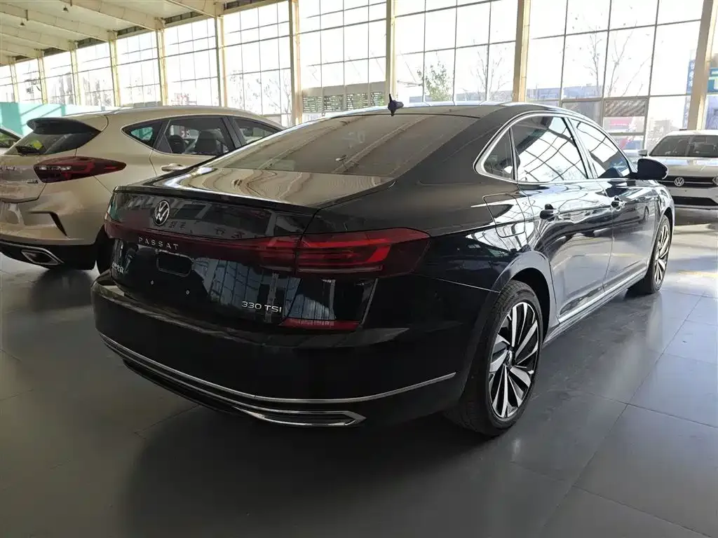 Volkswagen Passat — фото 7