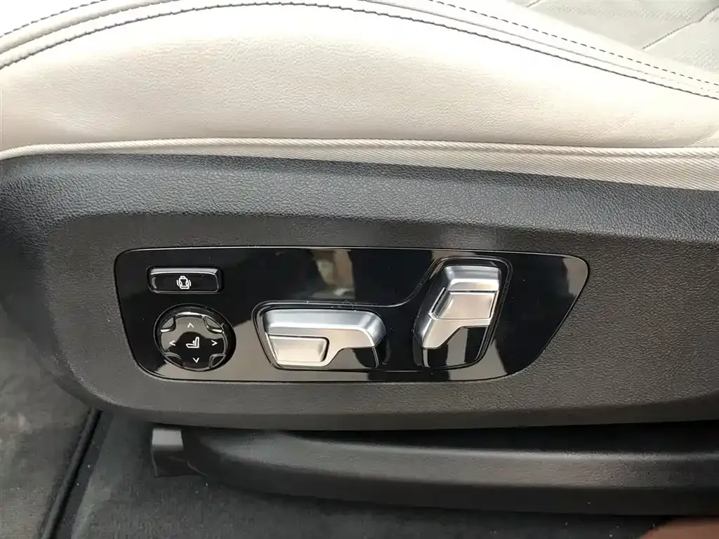 BMW XM — фото 10