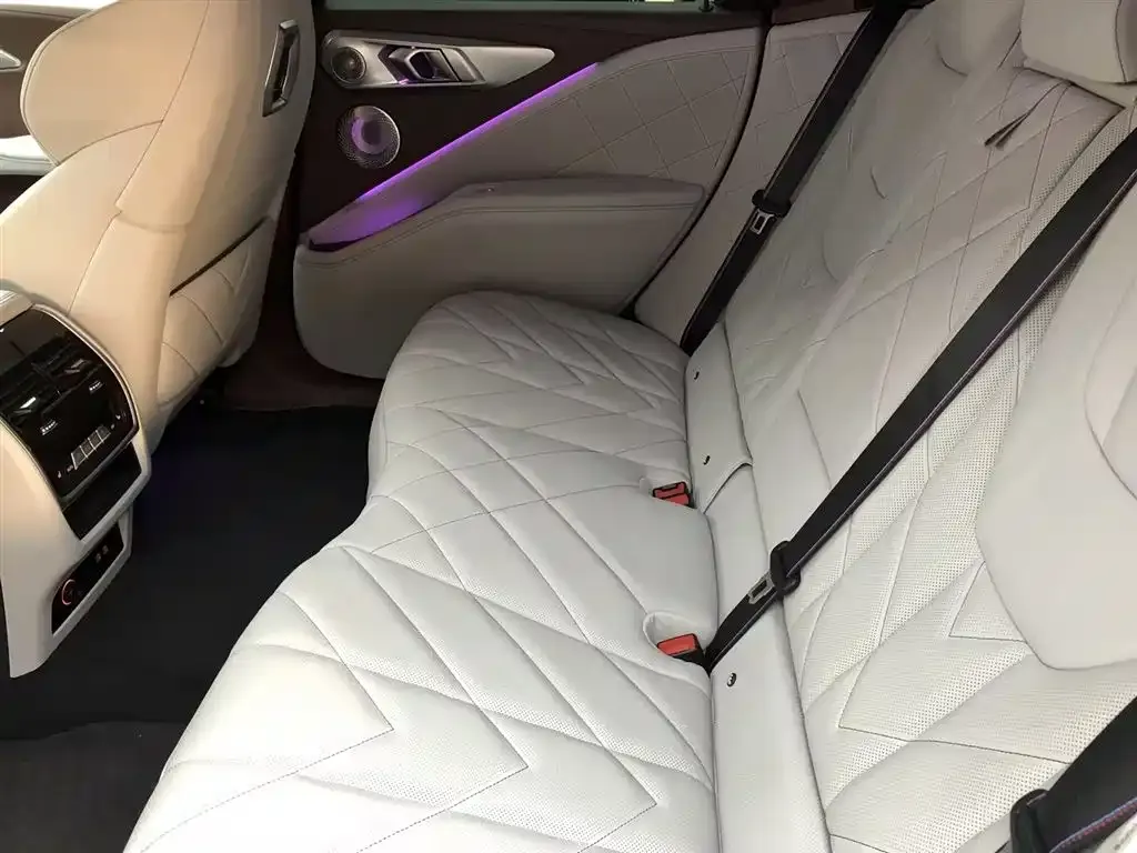 BMW XM — фото 9