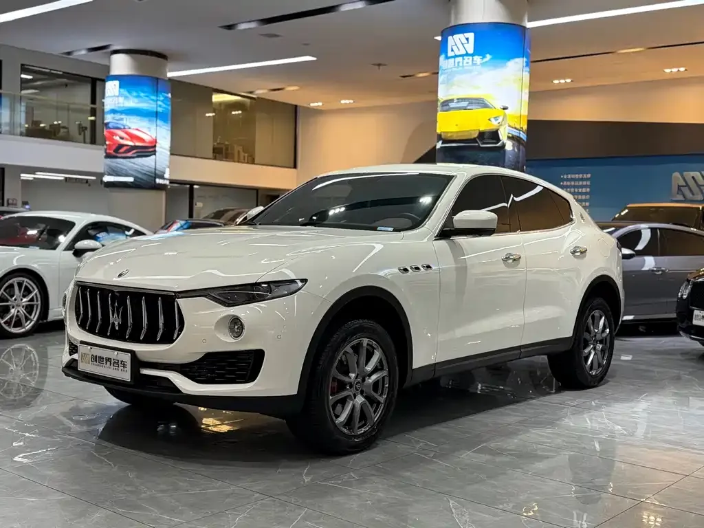 Maserati Levante — фото 1
