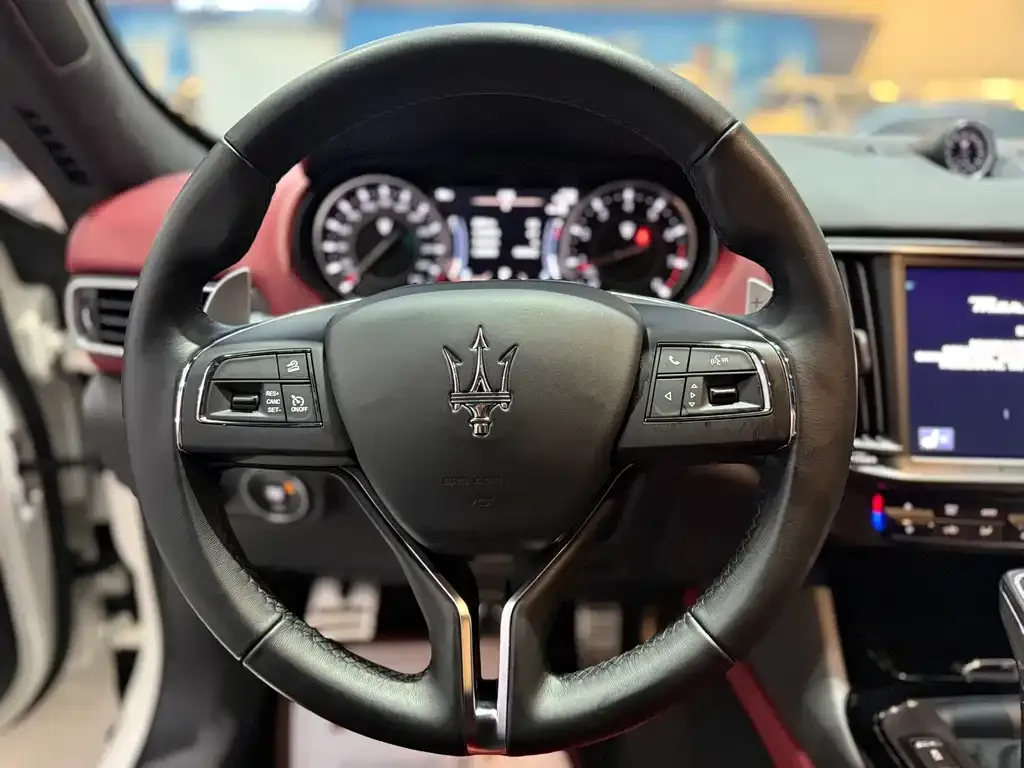 Maserati Levante — фото 6