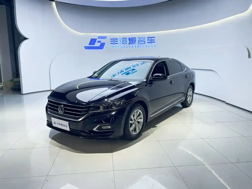 Volkswagen Passat — фото 1