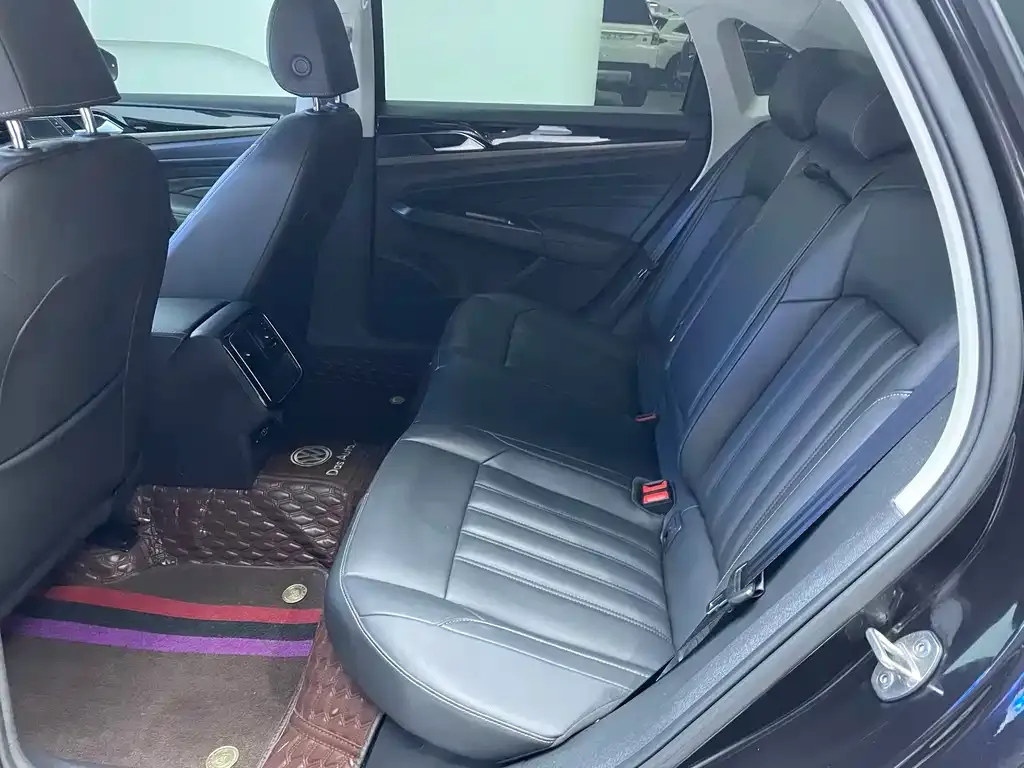 Volkswagen Passat — фото 8