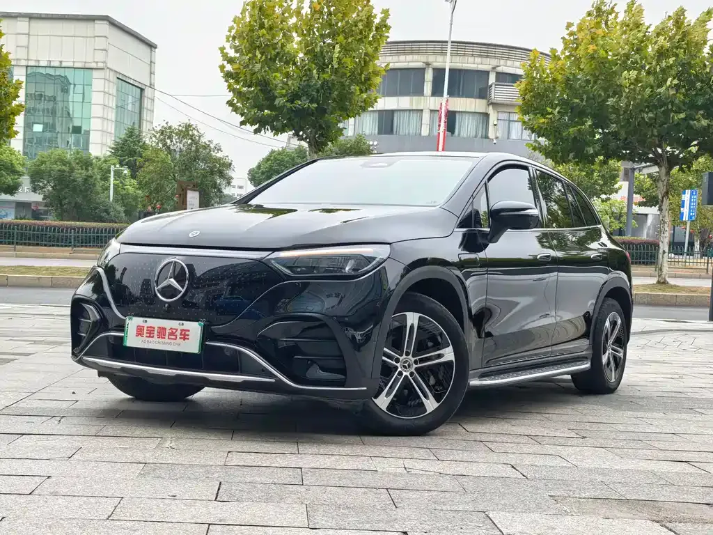 Mercedes-Benz EQE SUV — фото 1
