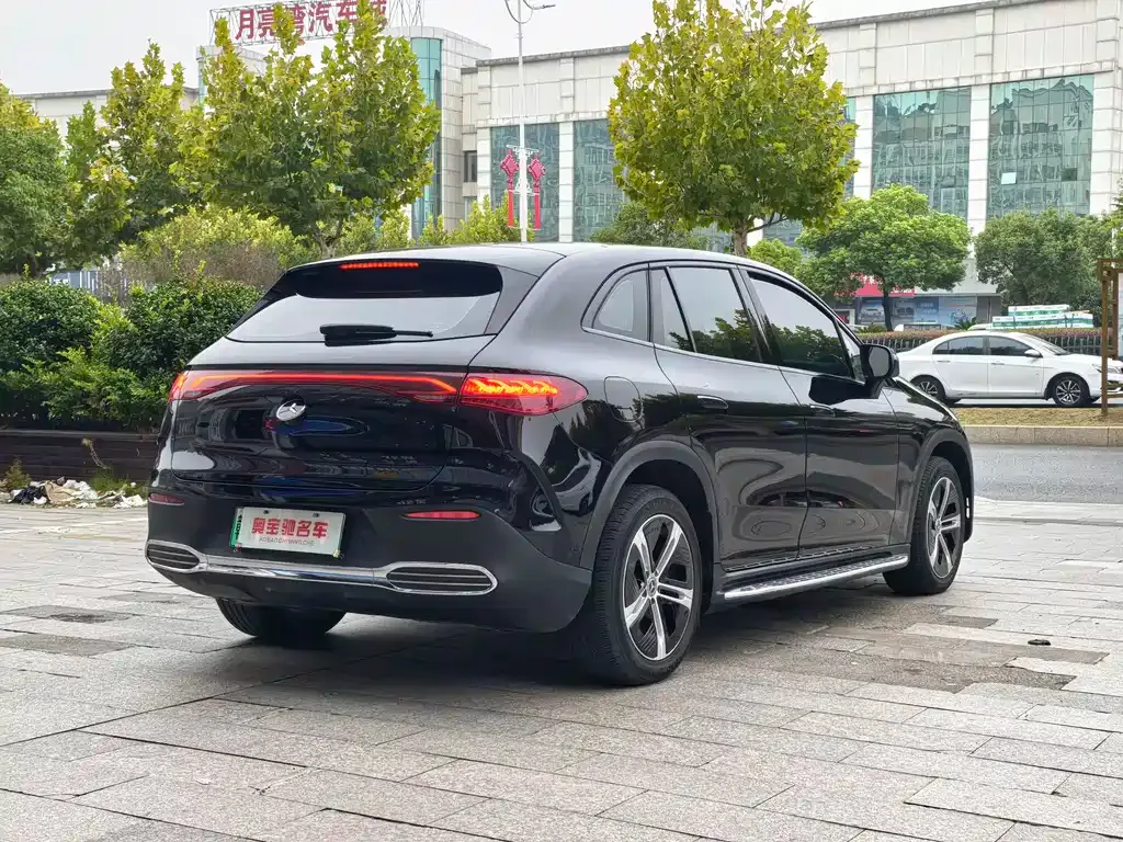 Mercedes-Benz EQE SUV — фото 4