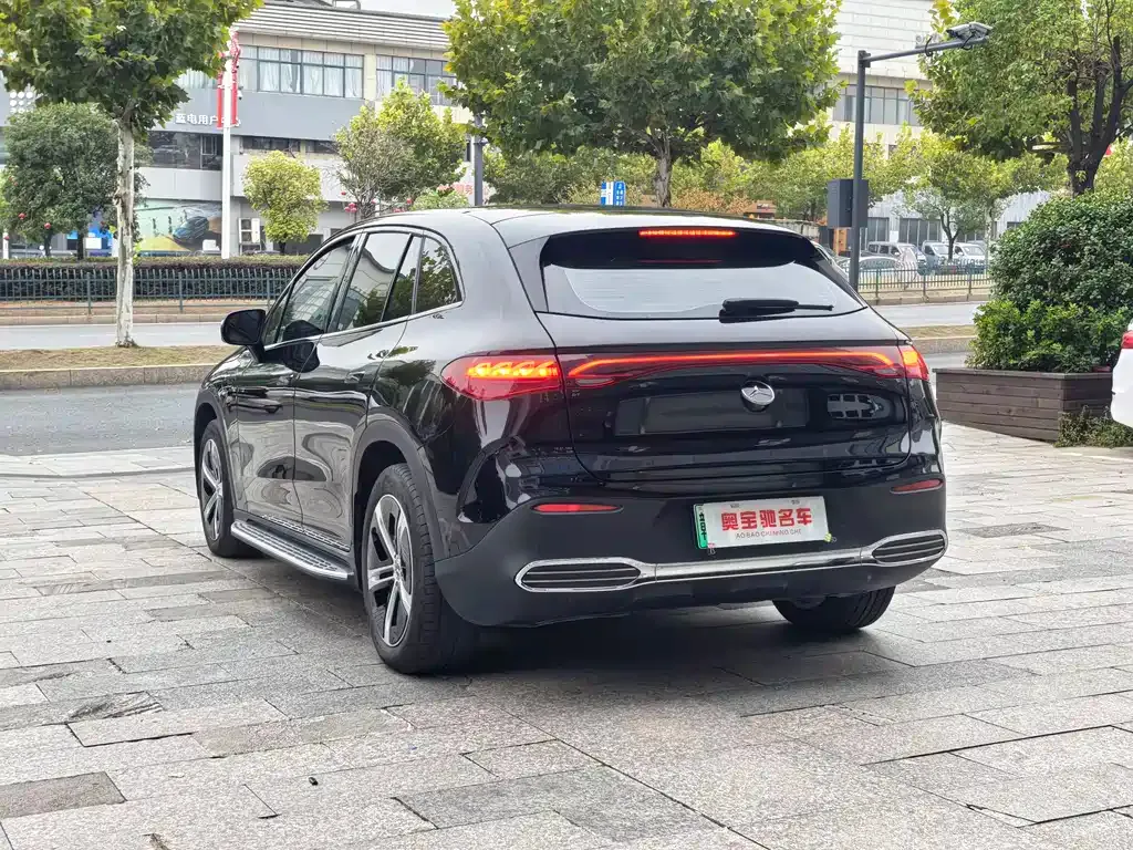 Mercedes-Benz EQE SUV — фото 6