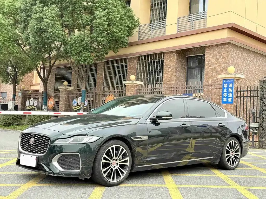 Jaguar XFL — фото 1