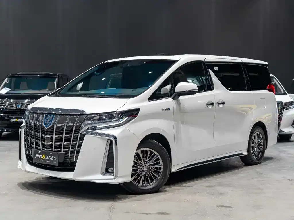 Toyota Alphard — фото 1