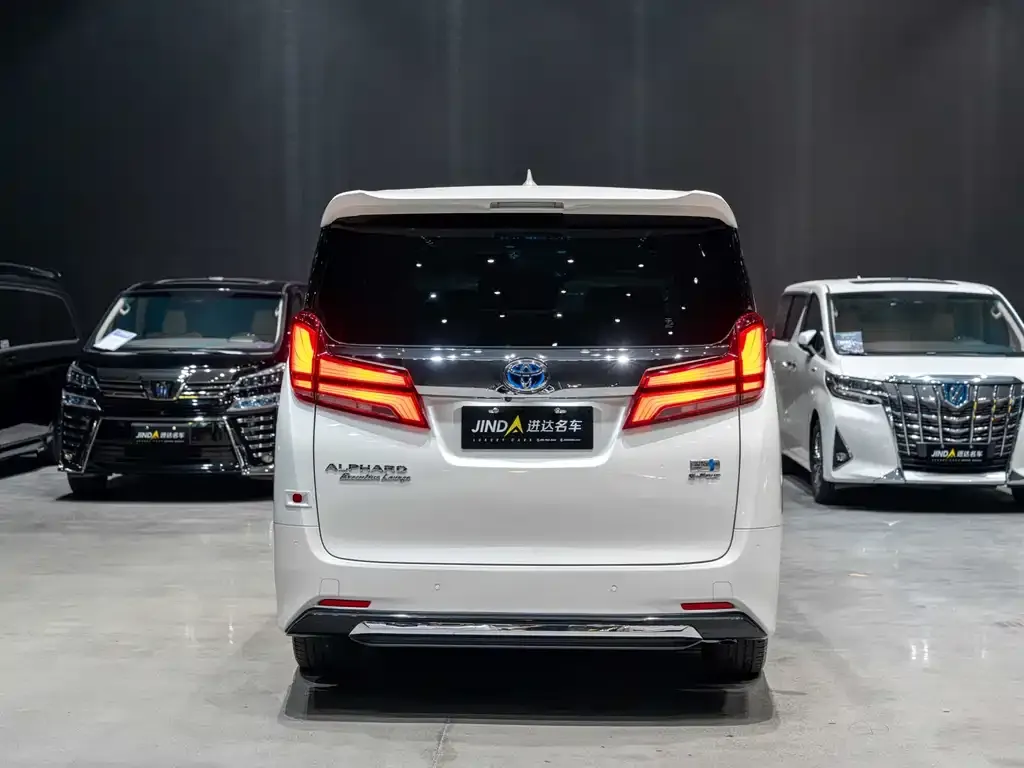 Toyota Alphard — фото 3