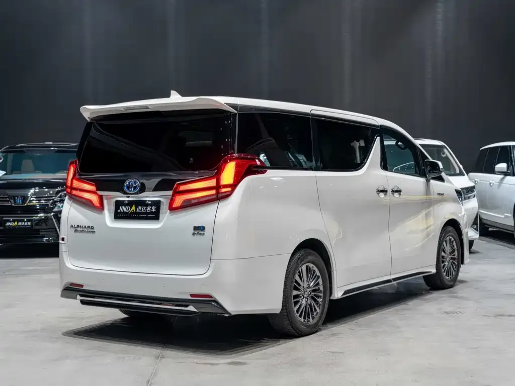 Toyota Alphard — фото 4
