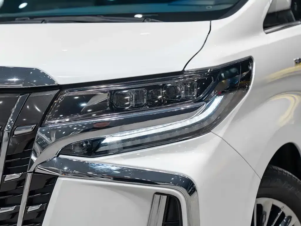 Toyota Alphard — фото 6