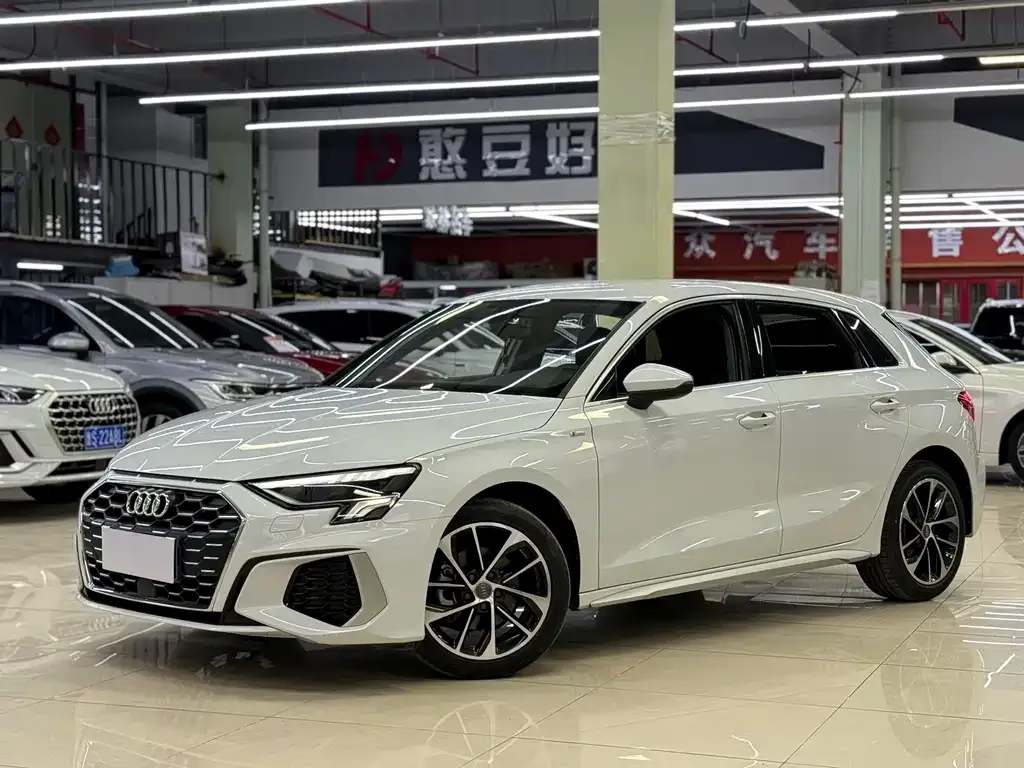 Audi A3 — фото 1