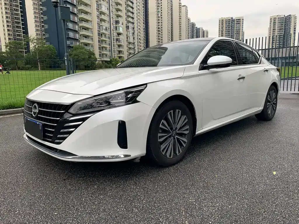 Nissan Teana — фото 1