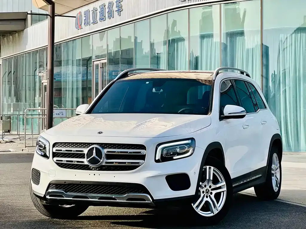 Mercedes-Benz GLB — фото 1