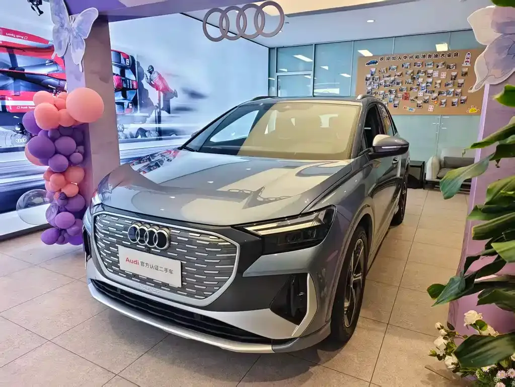 Audi Q4 e-tron — фото 1